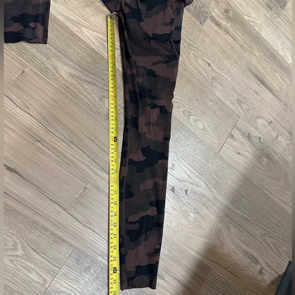 Wunder Train High-Rise Tight with Pockets - Picture 5 of 11